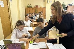 Госавтоинспекторы ЮВАО провели профилактическую беседу по правилам дорожного движения в одной из школ района Марьино