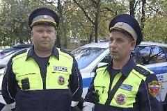 Сотрудники Госавтоинспекции ЮВАО спасли женщину из горящей квартиры